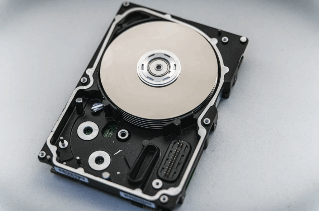 Come funziona un hard disk: componenti e video